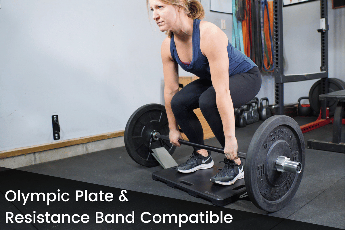 Barbell masculine squats with resistance bands